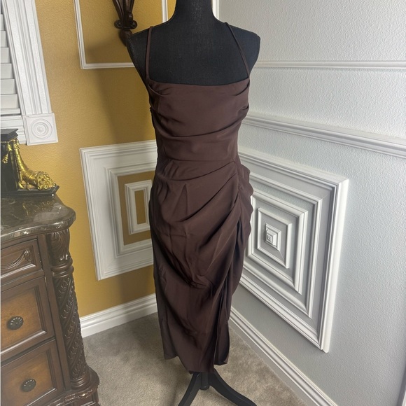 Elegant Brown Dress - Picture 1 of 11